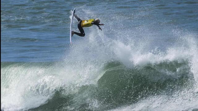 Rookie Vaughan earns clash with WSL leader Ferreira