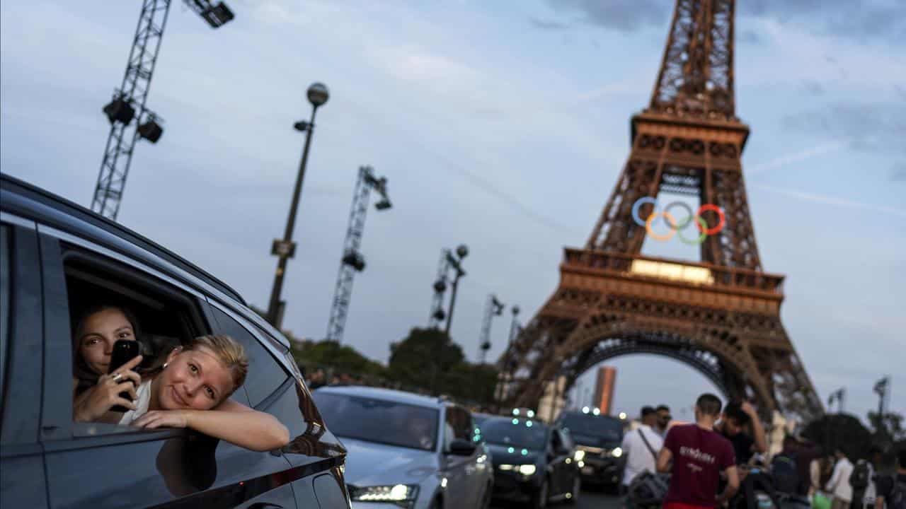 Parisians to vote 'oui or non' to more car-free zones