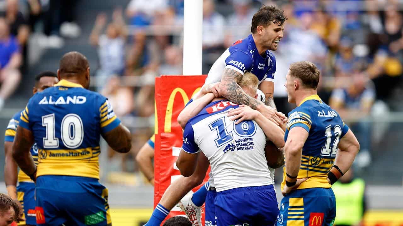 Bulldogs win scrap to continue Eels' winless woes