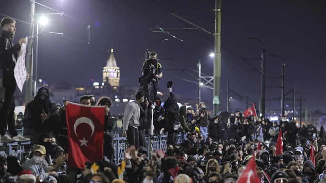 Erdogan says mayor jailing demos 'movement of violence'