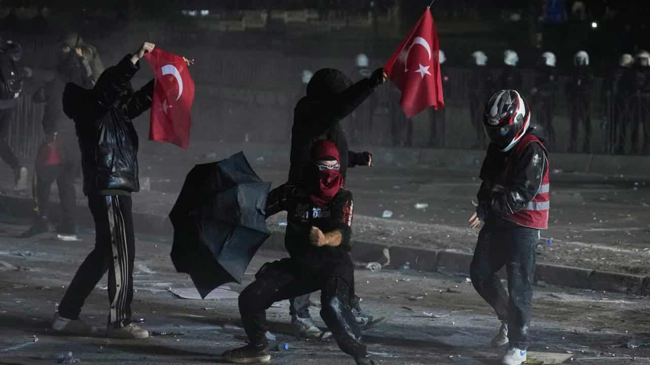 Turkey's opposition leader visits jailed Istanbul mayor