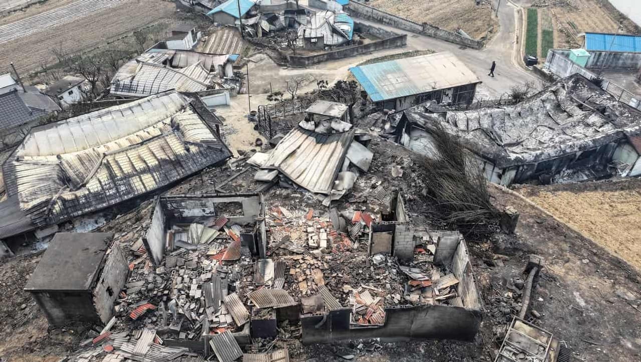 Helicopter pilot among dead as S.Korea battles fires