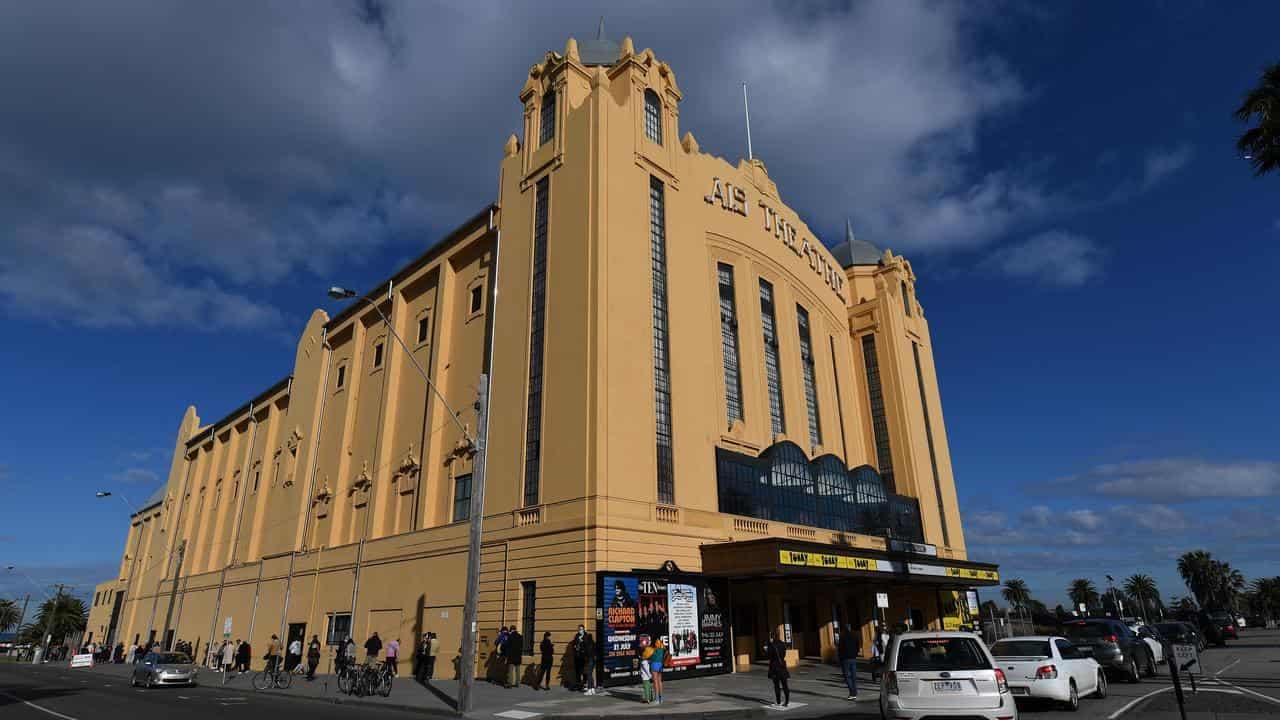 Show went on at comedy fest as man was dying