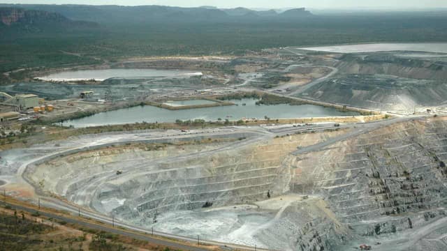 'Infected': minister criticised over uranium mine lease