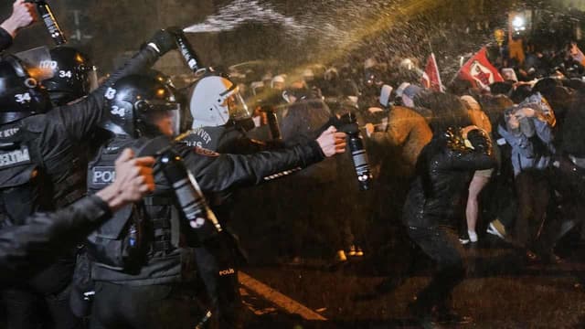 Police forcibly break up protests at Turkish university