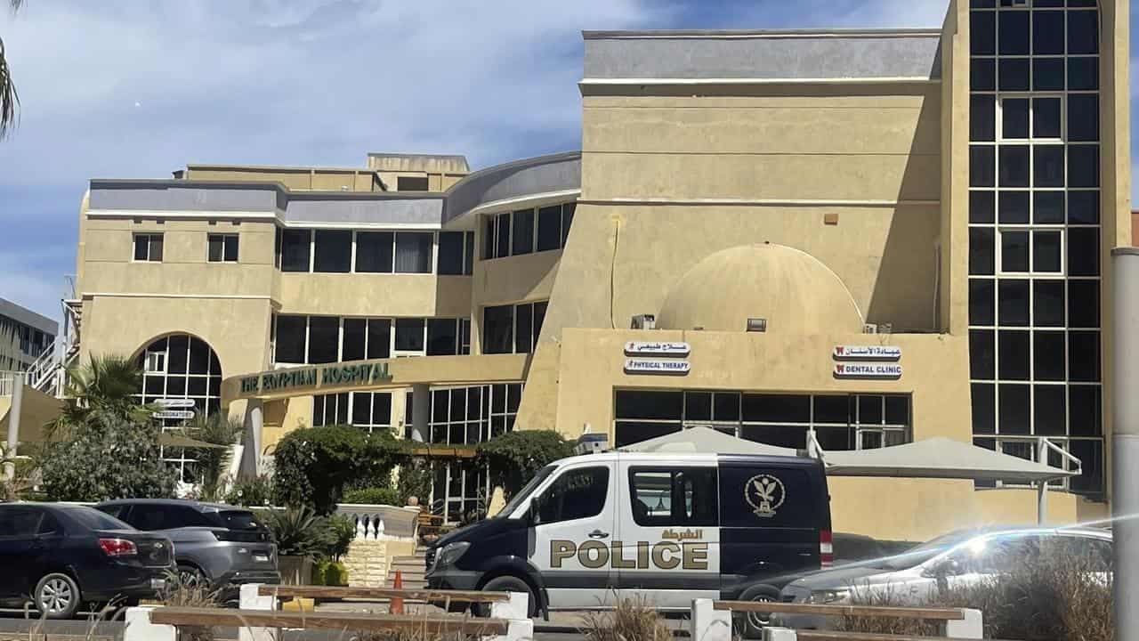 Six killed as sub with Russian tourists sinks off Egypt