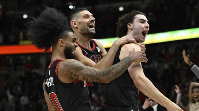 Giddey miracle shot leads Bulls to another win v Lakers