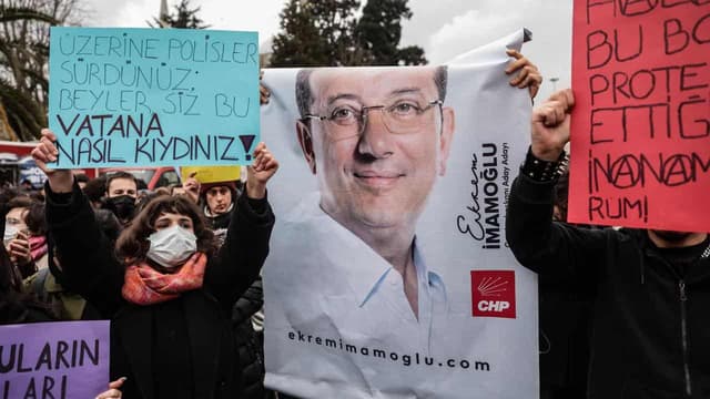 Turkey releases lawyer of jailed Istanbul mayor