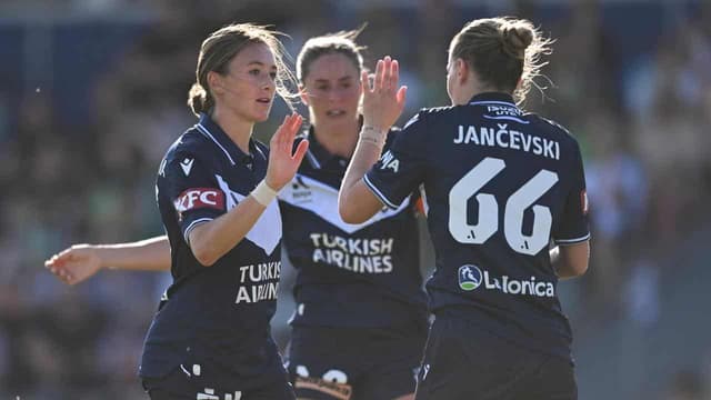 Victory beat Adelaide to stay in ALW premiership race