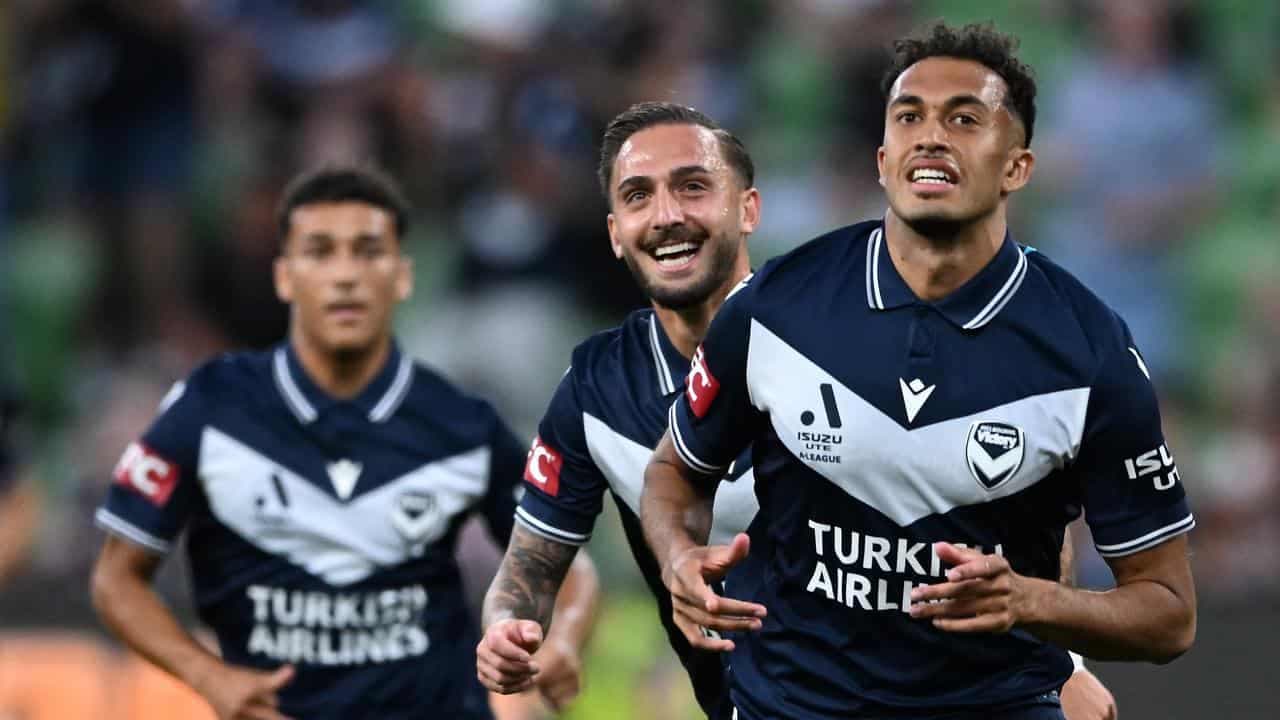 Reds coach fumes over penalty in dramatic Victory loss