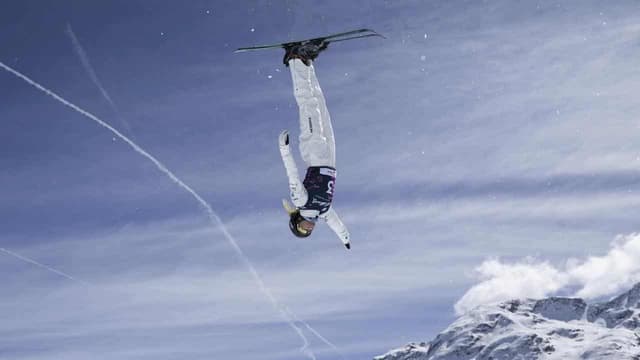 Scott somersaults her way to aerial bronze at worlds