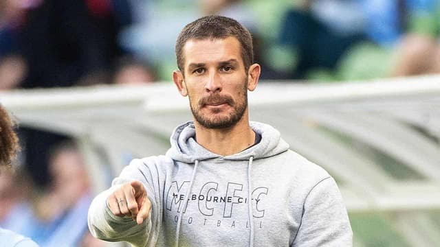 Kerr's Chelsea held by West Ham but stay top of WSL