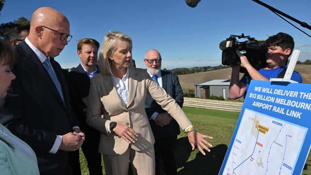 Dutton hopes rail pledge will get Libs back on track