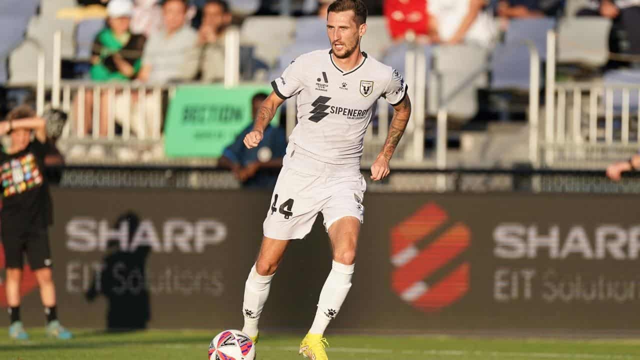 Jakolis scores ALM hat-trick as Bulls crush Roar 5-1