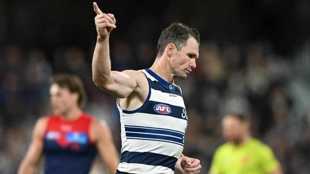 Dangerfield stars as Geelong keep Demons winless