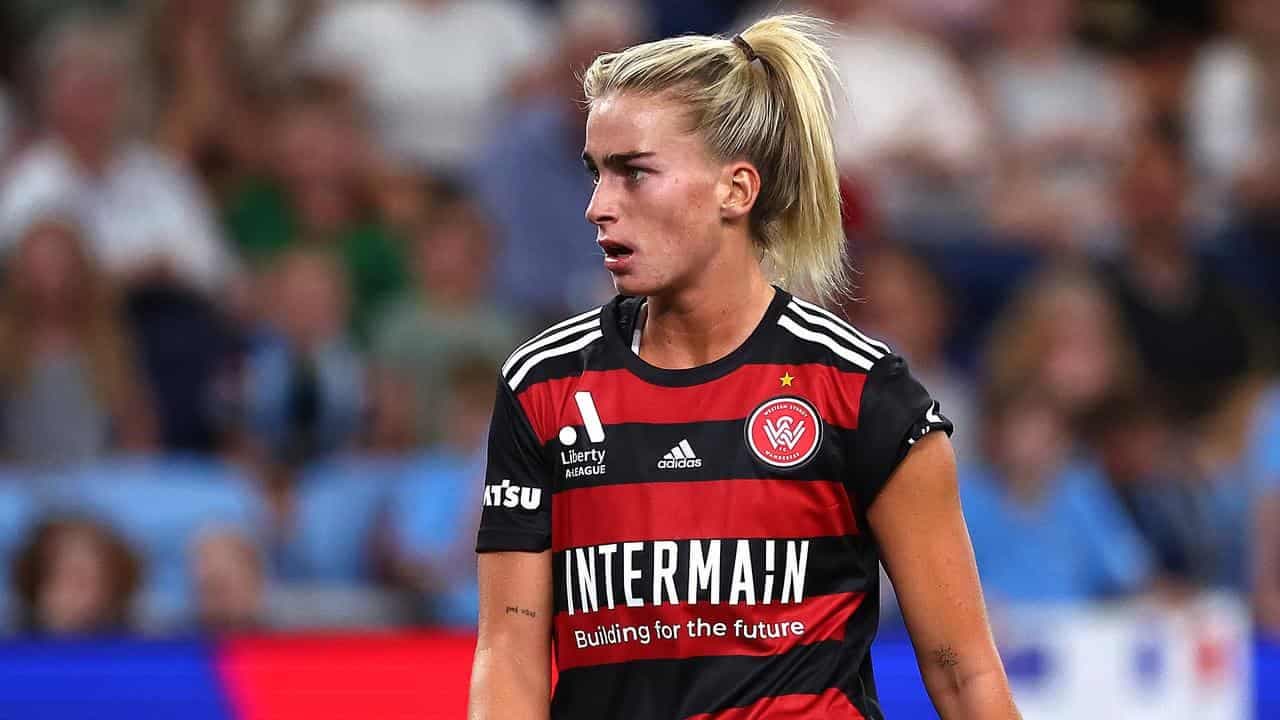 Victory grind past WSW to stay in ALW premiership race