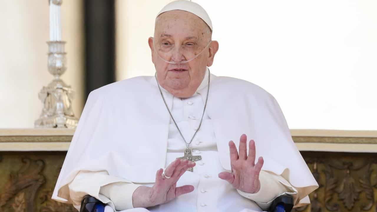 Pope in first Vatican appearance since leaving hospital