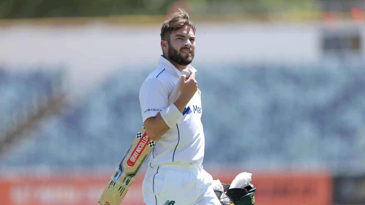 Jewell sparkles on debut with two 50s for Derbyshire