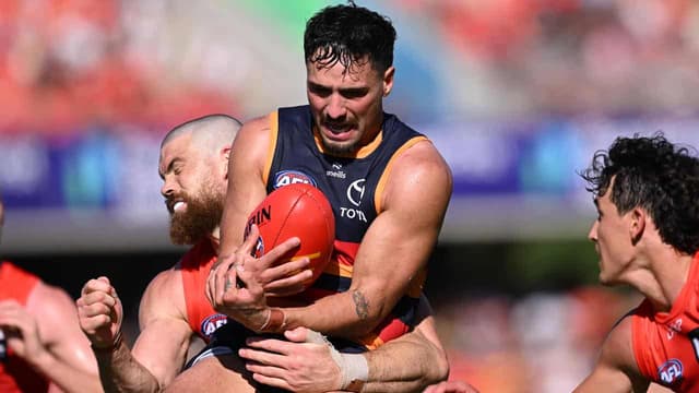 Crows shrug off ump error and blame themselves for loss