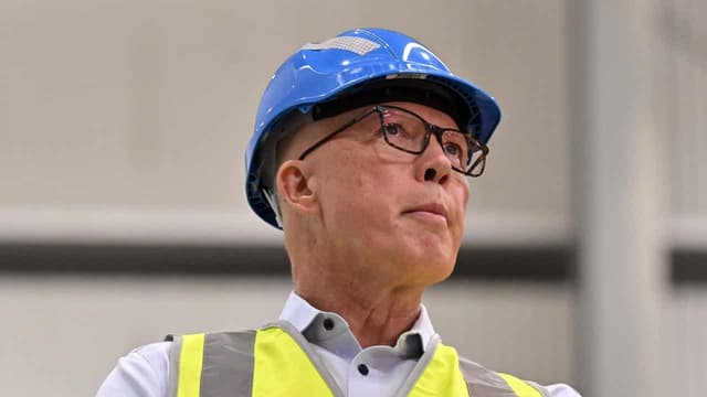 Dutton campaign rolls on with tribute to 'stoic' father