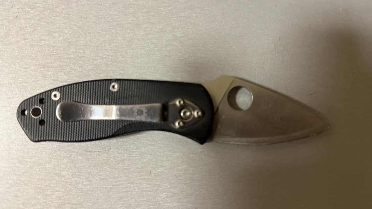 Juror brings knife into court in slavery trial