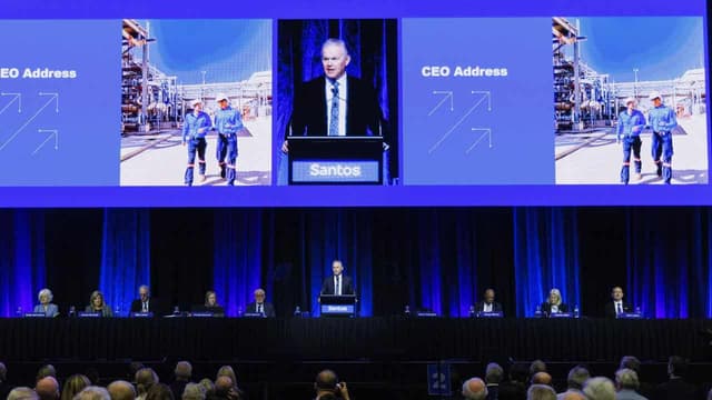 Oil-gas giant defends energy policy, share-price slide