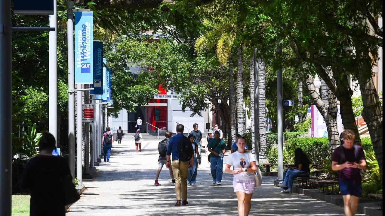 Ditch dance course, uni performing arts review advises