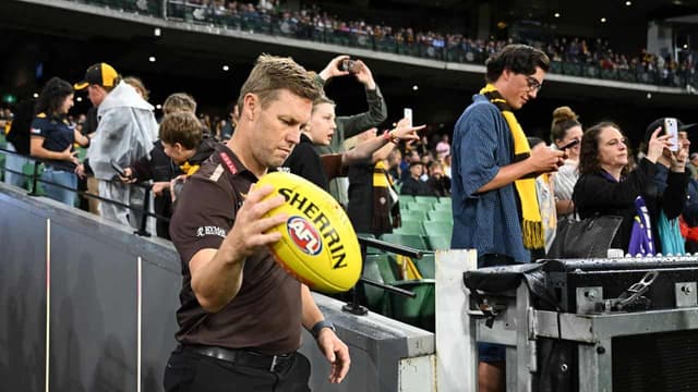 Hawks coach Mitchell addresses Allen meeting, furore