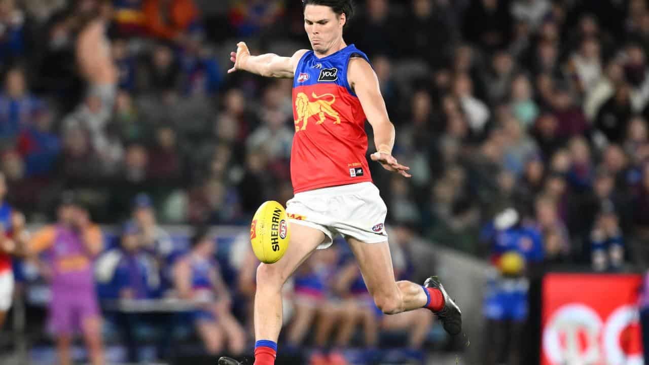 Lions rally to beat Bulldogs in classic, now 5-0 in AFL