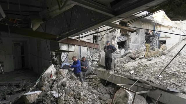Israel missiles strike Gaza city hospital after warning