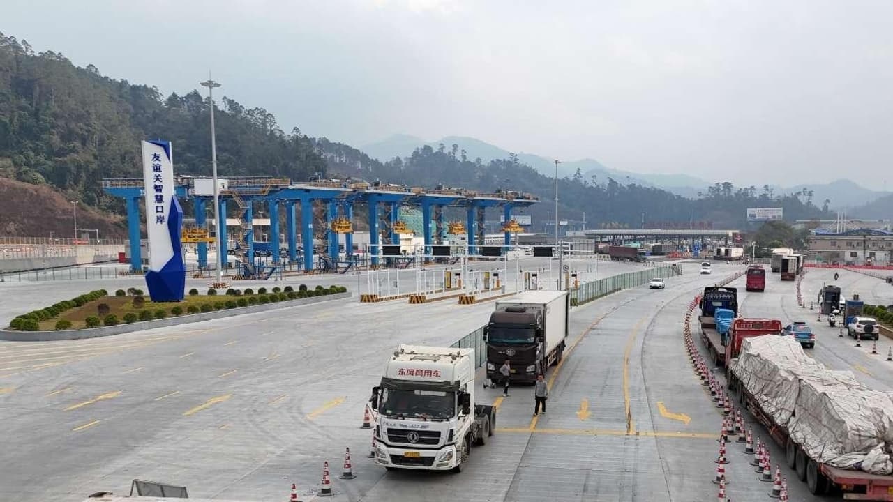 Smart border port keeps China-Vietnam trade flowing nonstop