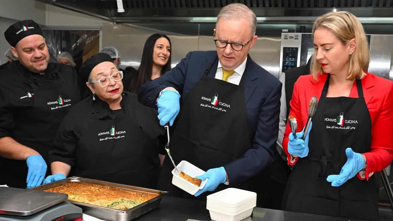 'Mountain to climb' for PM as Labor ascends in polling