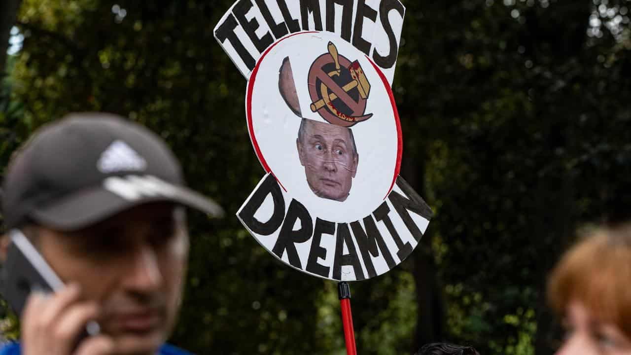 Australia reassured Indonesia won't host Russian planes