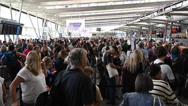 Bumper crowds as savvy travellers hop into Easter break