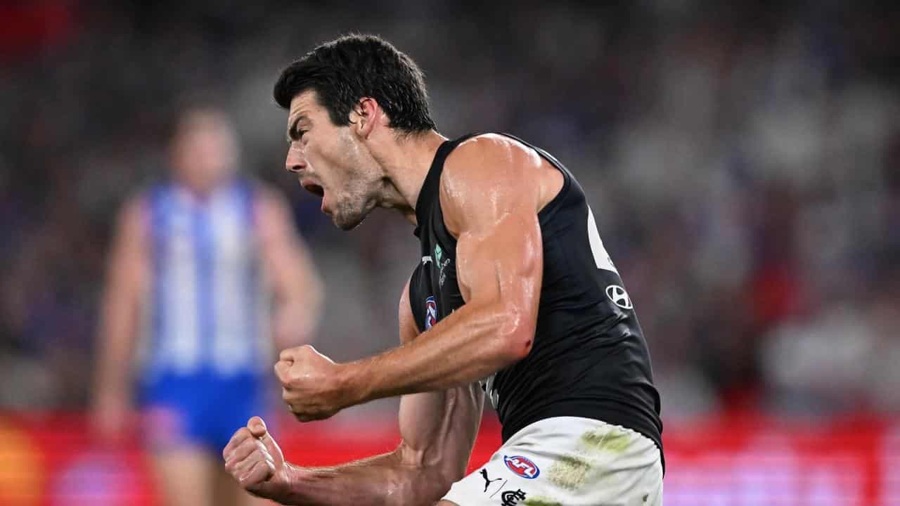 Hewett leads Blues' rout of lowly Kangaroos