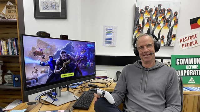 Gamer senator takes to streaming in chase of youth vote