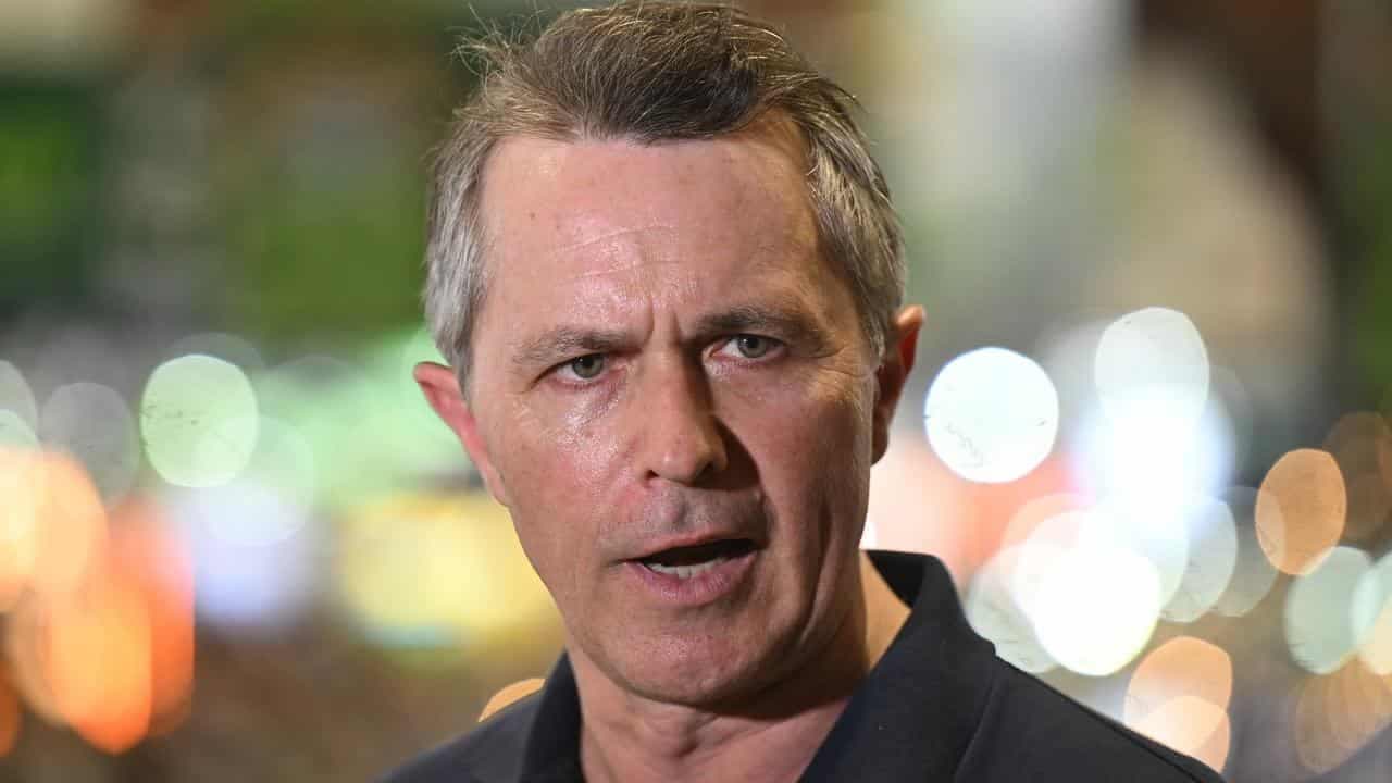 Labor minister wrongly claims Liberals didn't support $300 power rebate