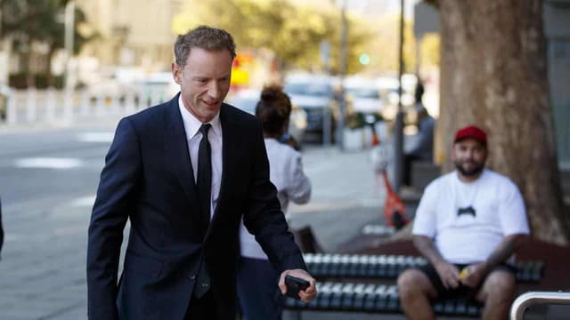 Disgraced politician to serve community as punishment