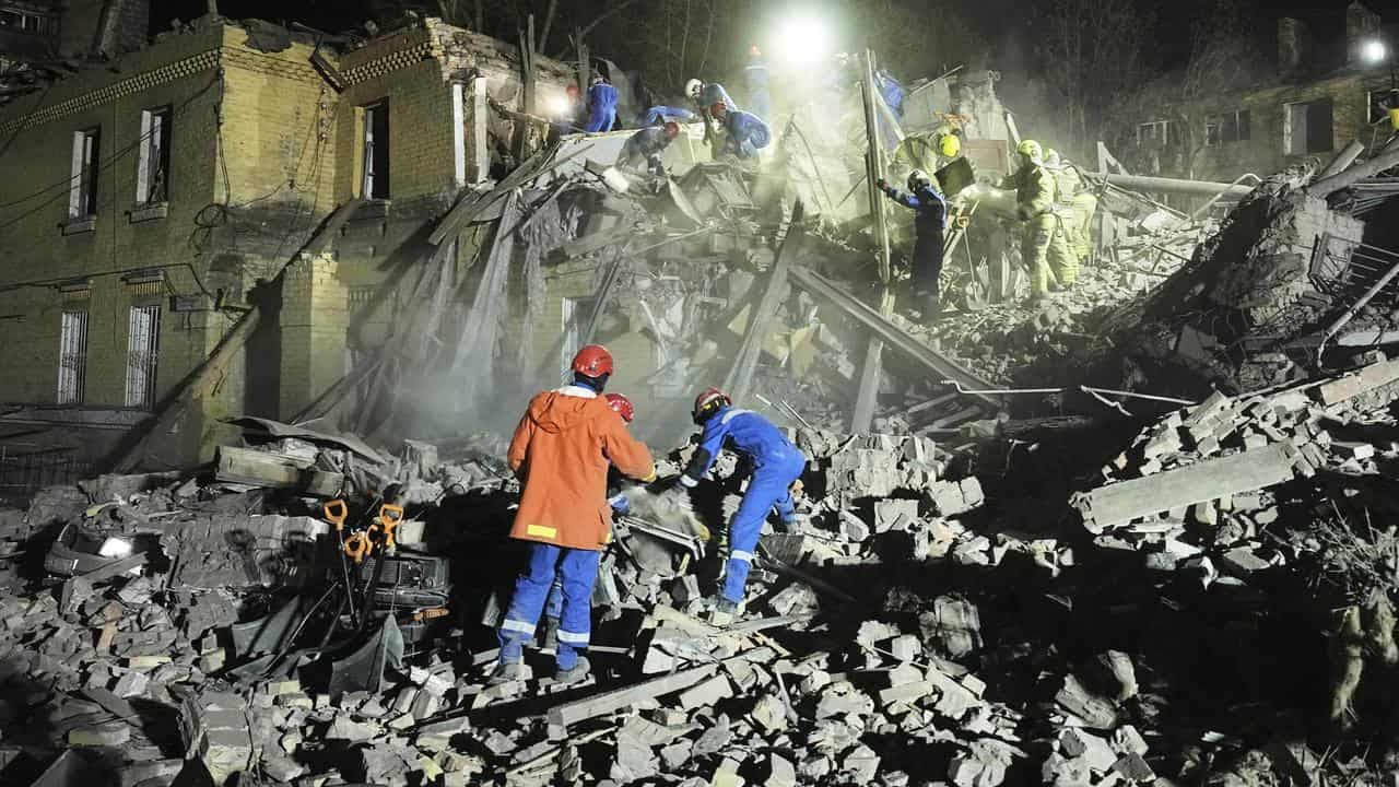 Russia, Ukraine trade blame over faltering peace moves