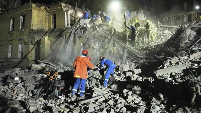 Russia, Ukraine trade blame over faltering peace moves