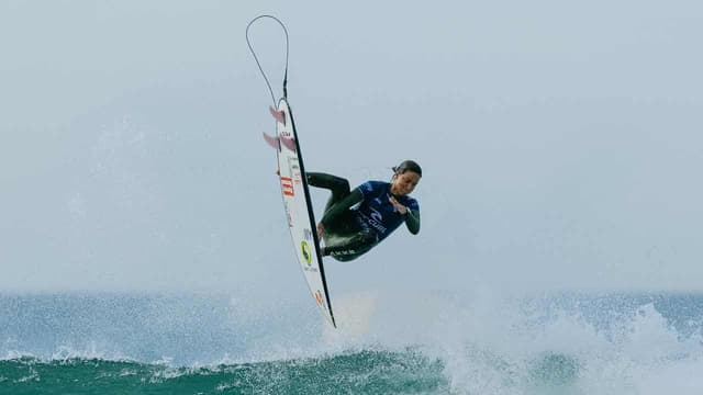 Wright looms large as Fitzgibbons shocks in Bells surf