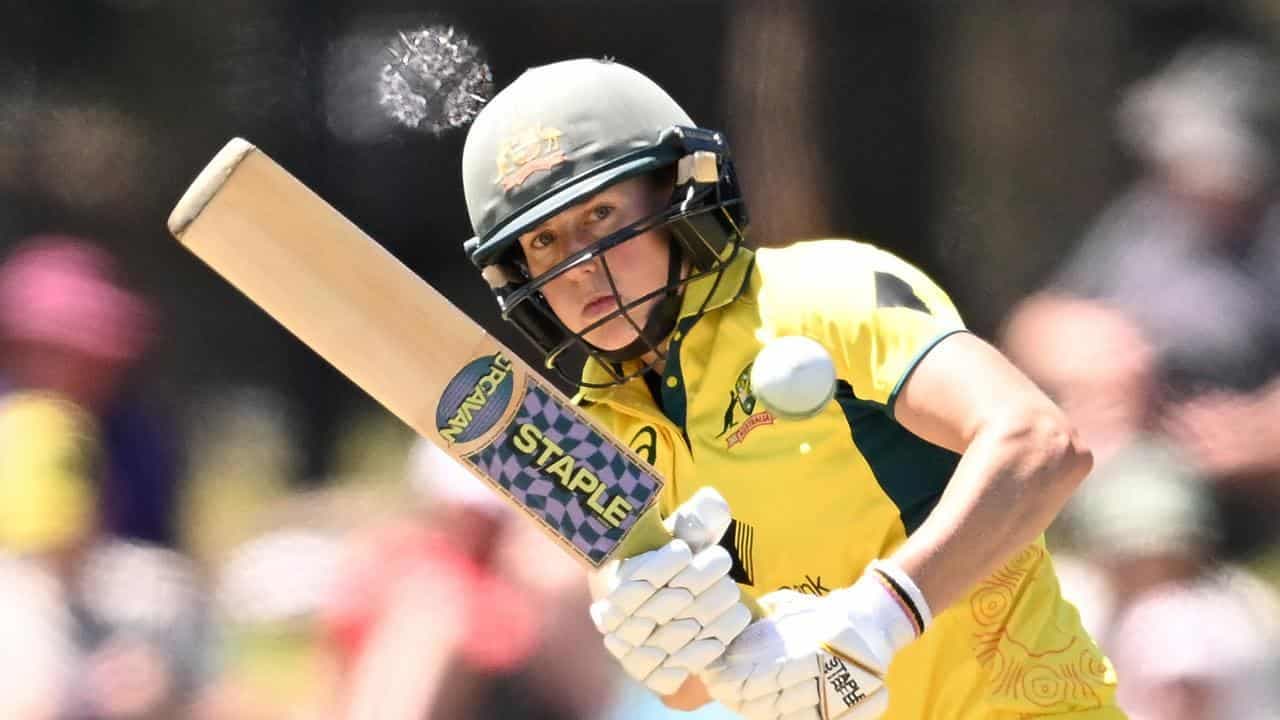 Australian women's cricket star makes state switch