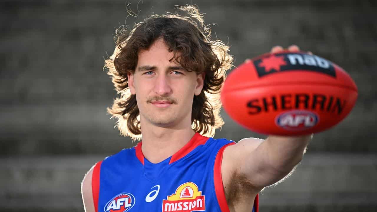Bulldogs punt on debutant as Hogan looms large for GWS