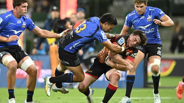 Chiefs brush off bizarre blunder to put away Force