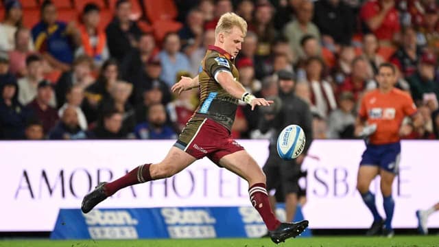 Lynagh at the double as Reds avoid a case of the Blues