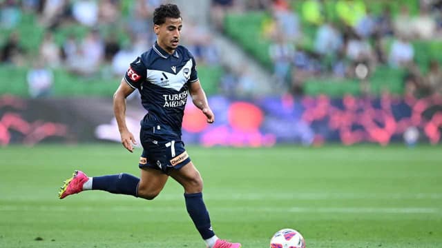 Arzani pushes Socceroos case in Victory's finals chase
