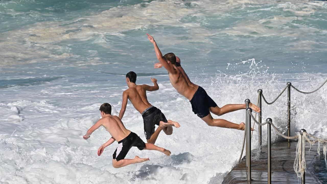 'Magnet' weather system puts coast on flood watch