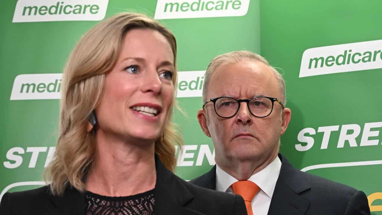 Political heavyweights tip scales in Labor's favour