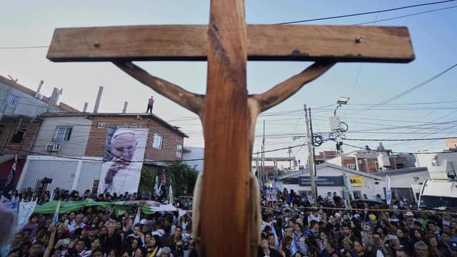 Emotional farewell for Pope Francis in his hometown