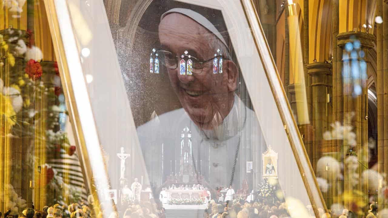 Dignitaries join everyday Australians to farewell Pope